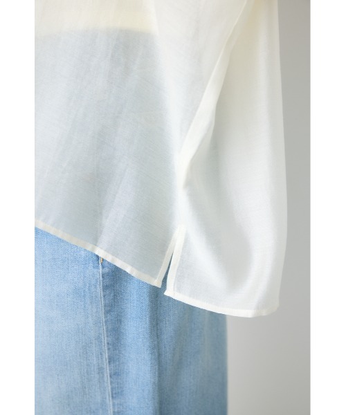 AZUL by moussy(アズールバイマウジー)の「【着丈バリエ】ハーフスリーブドルマンシャツ(シャツ/ブラウス・レディース・オフホワイト/ライトブラック/ライトブルー・SMALL/MEDIUM)」の13枚目の写真