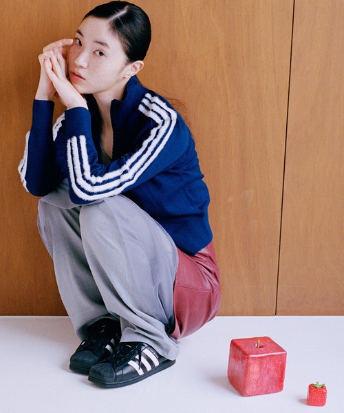 adidas(アディダス)の「スーパースター SQ / SUPERSTAR SQ / アディダスオリジナルス adidas Originals(スニーカー・レディース・ブラック・23.5cm/23.0cm/22.5cm/22.0cm/28.0cm/27.0cm/26.0cm/27.5cm/26.5cm/30.0cm/29.5cm/29.0cm/28.5cm/25.0cm/24.0cm/25.5cm/24.5cm)」の3枚目の写真