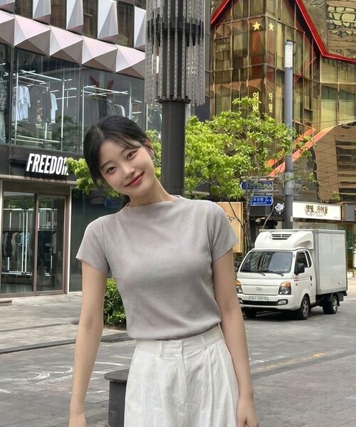 BIBYSEOB（バイバイソプ）の「モックネックプリーツTシャツアイボリー[T62]（Tシャツ/カットソー・レディース・アイボリー・FREE）」の8枚目の写真