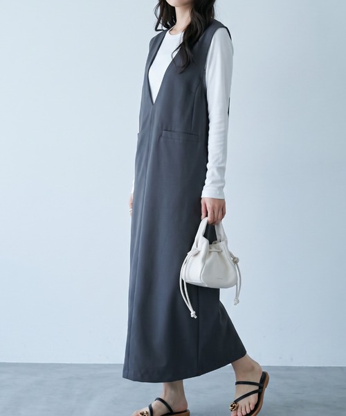 umune(ウムネ)の「ジャンパーSK 深Vネック Iラインシルエット らっとした肌あたり 秋冬(ジャンパースカート・レディース・アイボリー/ブラック/チャコールグレー・FREE)」の10枚目の写真