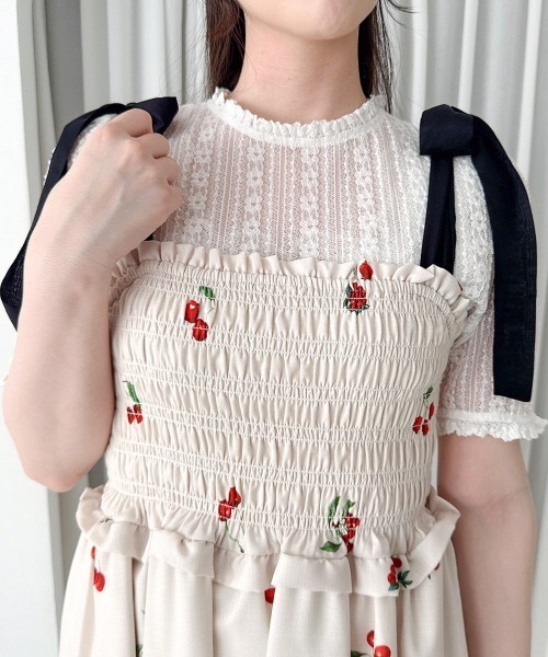 F i.n.t(フィント)の「チェリー柄シャーリングワンピース/fint フィント(ワンピース・レディース・ライトブルー/アイボリー・FREE)」の9枚目の写真