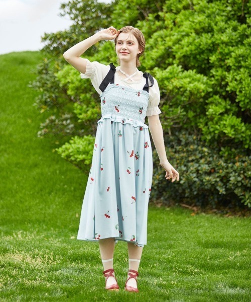 F i.n.t(フィント)の「チェリー柄シャーリングワンピース/fint フィント(ワンピース・レディース・ライトブルー/アイボリー・FREE)」の3枚目の写真