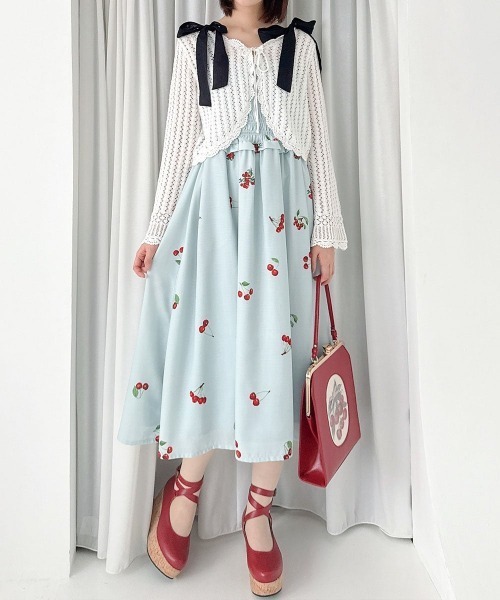 F i.n.t(フィント)の「チェリー柄シャーリングワンピース/fint フィント(ワンピース・レディース・ライトブルー/アイボリー・FREE)」の17枚目の写真