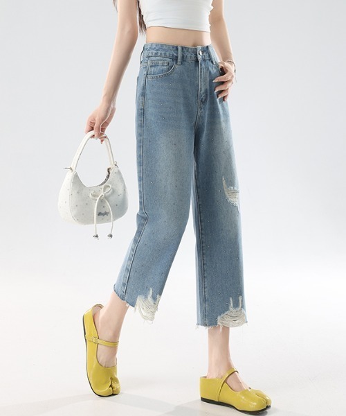 AMAJI(アマジ)の「ラインストーン クラッシュ加工 テーパードデニムパンツ(デニムパンツ・レディース・ライトブルー・SMALL/MEDIUM/LARGE/X-LARGE)」の3枚目の写真