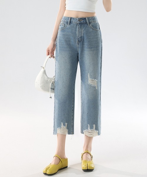 AMAJI(アマジ)の「ラインストーン クラッシュ加工 テーパードデニムパンツ(デニムパンツ・レディース・ライトブルー・SMALL/MEDIUM/LARGE/X-LARGE)」の4枚目の写真