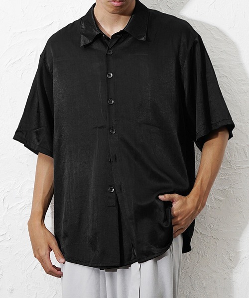 MinoriTY（マイノリティ）の「【MinoriTY】マルチWAYサテン半袖プルオーバーシャツ 夏服 ユニセックス 半袖（シャツ/ブラウス・メンズ・グレー/ブラック・M/L）」の2枚目の写真