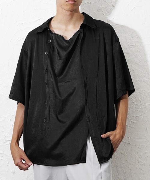 MinoriTY（マイノリティ）の「【MinoriTY】マルチWAYサテン半袖プルオーバーシャツ 夏服 ユニセックス 半袖（シャツ/ブラウス・メンズ・グレー/ブラック・M/L）」の3枚目の写真