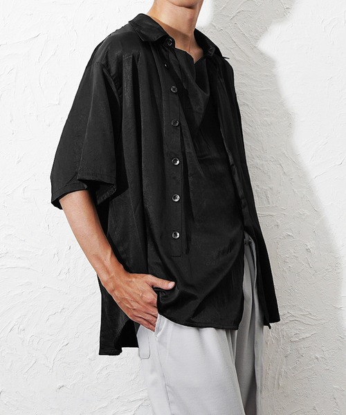 MinoriTY（マイノリティ）の「【MinoriTY】マルチWAYサテン半袖プルオーバーシャツ 夏服 ユニセックス 半袖（シャツ/ブラウス・メンズ・グレー/ブラック・M/L）」の5枚目の写真