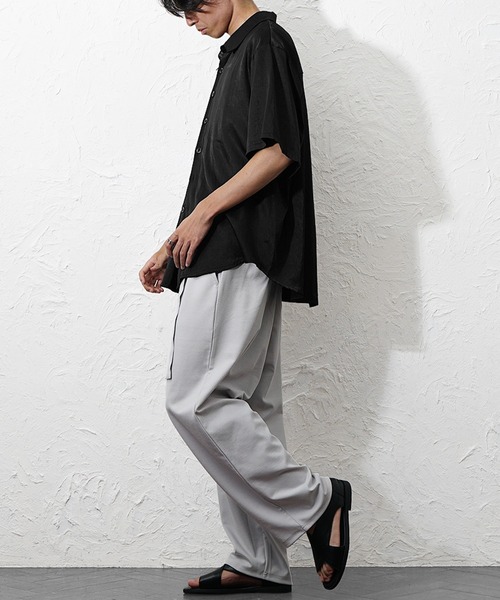 MinoriTY（マイノリティ）の「【MinoriTY】マルチWAYサテン半袖プルオーバーシャツ 夏服 ユニセックス 半袖（シャツ/ブラウス・メンズ・グレー/ブラック・M/L）」の8枚目の写真