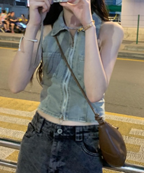 Vipoa（ヴィポア）の「Zip up denim crop tops（ベスト・レディース・ライトブルー・FREE）」の6枚目の写真