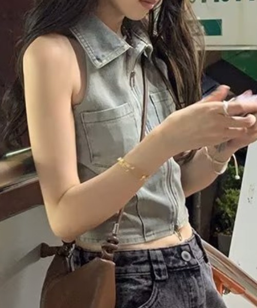Vipoa（ヴィポア）の「Zip up denim crop tops（ベスト・レディース・ライトブルー・FREE）」の3枚目の写真