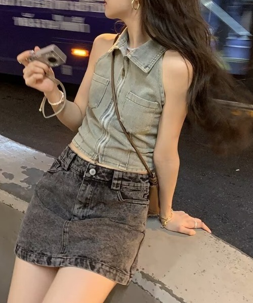 Vipoa（ヴィポア）の「Zip up denim crop tops（ベスト・レディース・ライトブルー・FREE）」の2枚目の写真