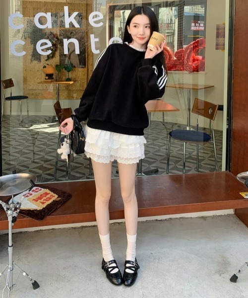 gossip!ロサンゼルス(ゴシップロサンゼルス)の「【Y2Kガーリー】レトロクロスストラップ メタリック&エナメル マリージェン バレエシューズ / インヒール3cm(バレエシューズ・レディース・ブラック/ワインレッド/シルバー/オフホワイト・S/M/L/XL)」の9枚目の写真