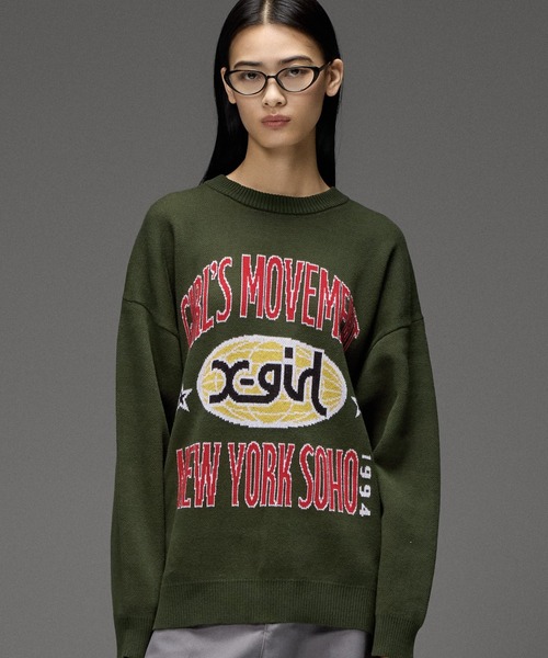 X-girl(エックスガール)の「WORLD LOGO JACQUARD KNIT TOP(ニット/セーター・レディース・アッシュ/ブラック/オリーブ・ONE SIZE)」の3枚目の写真