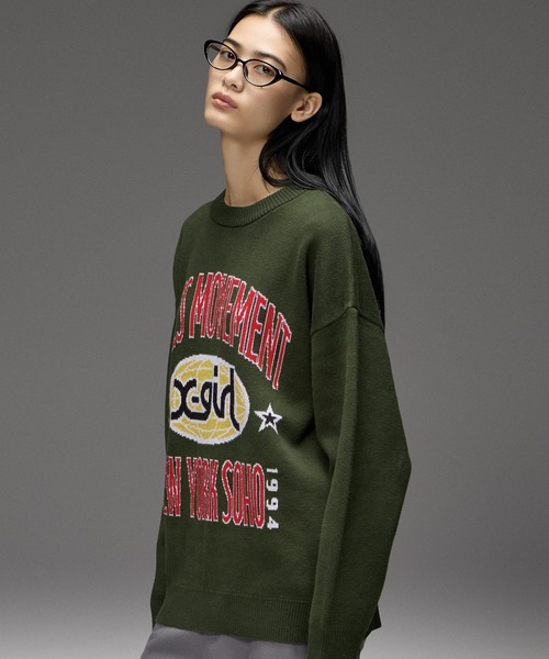 X-girl(エックスガール)の「WORLD LOGO JACQUARD KNIT TOP(ニット/セーター・レディース・アッシュ/ブラック/オリーブ・ONE SIZE)」の6枚目の写真