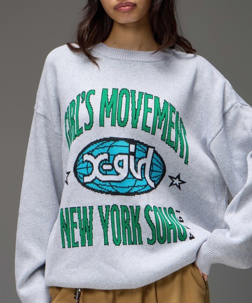 X-girl(エックスガール)の「WORLD LOGO JACQUARD KNIT TOP(ニット/セーター・レディース・アッシュ/ブラック/オリーブ・ONE SIZE)」の5枚目の写真