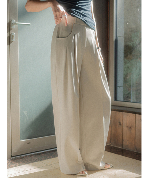 MEMUA(メムア)の「エルボルピンタックワイドスラックス(チャコール)(スラックス・レディース・ベージュ/チャコール/ブラック・SMALL/MEDIUM/LARGE)」の6枚目の写真