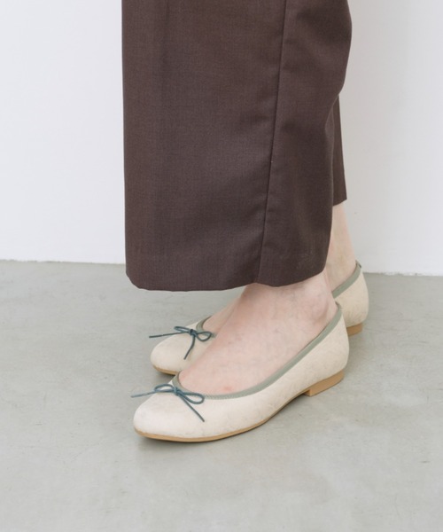 Launa lea(ラウナレア)の「【26秋冬】ラウンドトゥバレエシューズ(B1615A)(バレエシューズ・レディース・ネイビー/アイボリー・25.0cm/22.0cm/24.5cm/21.5cm/24.0cm/23.5cm/23.0cm/25.5cm/22.5cm)」の5枚目の写真