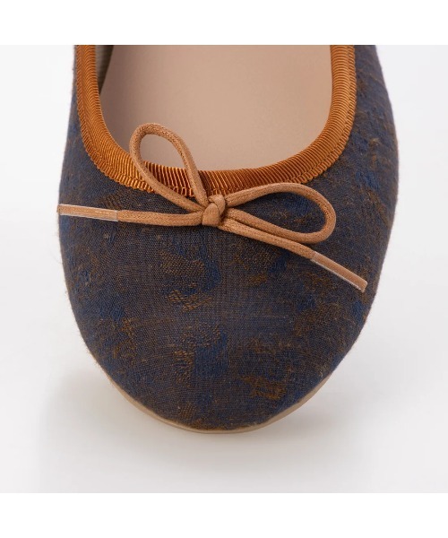 Launa lea(ラウナレア)の「【26秋冬】ラウンドトゥバレエシューズ(B1615A)(バレエシューズ・レディース・ネイビー/アイボリー・25.0cm/22.0cm/24.5cm/21.5cm/24.0cm/23.5cm/23.0cm/25.5cm/22.5cm)」の10枚目の写真