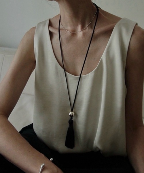 Lynn.(リン)の「cow leather & tassel necklace(ネックレス・レディース・ブラック・FREE)」の1枚目の写真