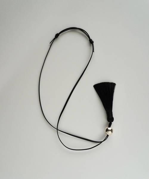 Lynn.(リン)の「cow leather & tassel necklace(ネックレス・レディース・ブラック・FREE)」の6枚目の写真