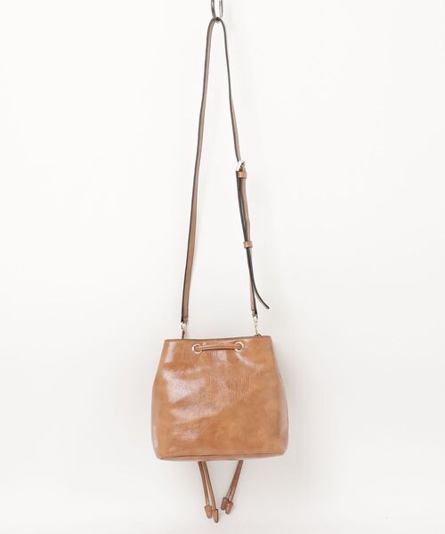 Guess(ゲス)の「THEODORA Drawstring Bucket Bag ショルダーバッグ バケットバッグ(ショルダーバッグ・レディース・ブラック・ONE SIZE)」の11枚目の写真