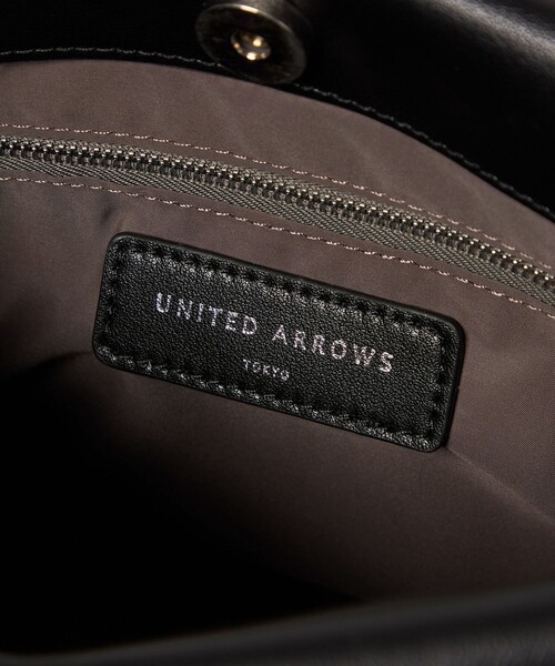 UNITED ARROWS(ユナイテッドアローズ)の「ダブルフラップ ワンハンドル バッグ(ハンドバッグ・レディース・ブラック/ベージュ・FREE)」の16枚目の写真