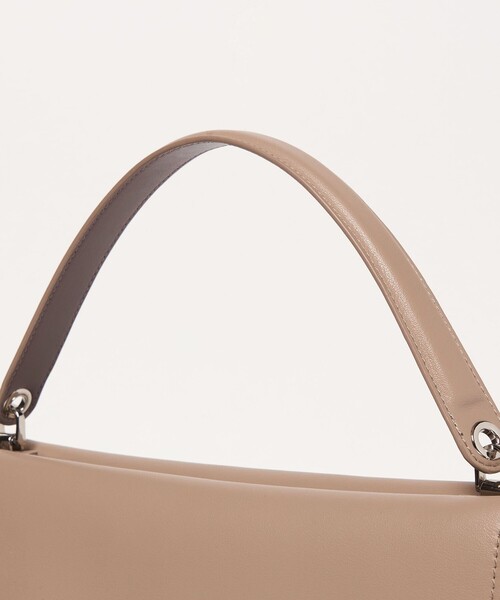 UNITED ARROWS(ユナイテッドアローズ)の「ダブルフラップ ワンハンドル バッグ(ハンドバッグ・レディース・ブラック/ベージュ・FREE)」の19枚目の写真