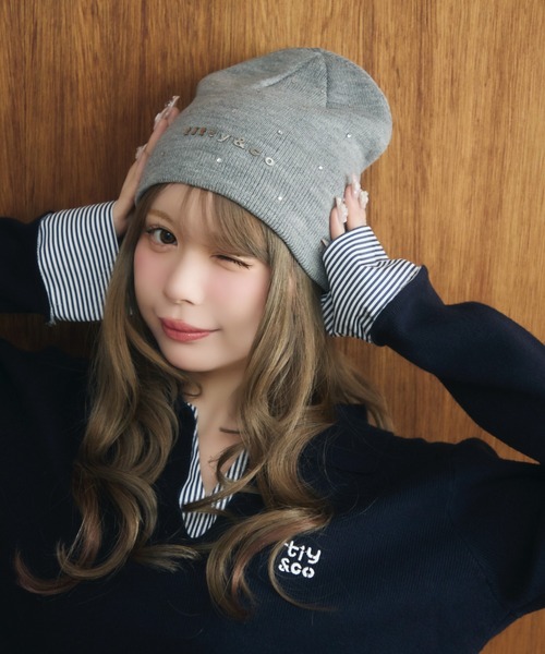 TITTY&CO.（ティティーアンドコー）の「ラメロゴニット帽（ニットキャップ/ビーニー・レディース・ライトグレー/グレー/ブラック/アイボリー・FREE）」の3枚目の写真
