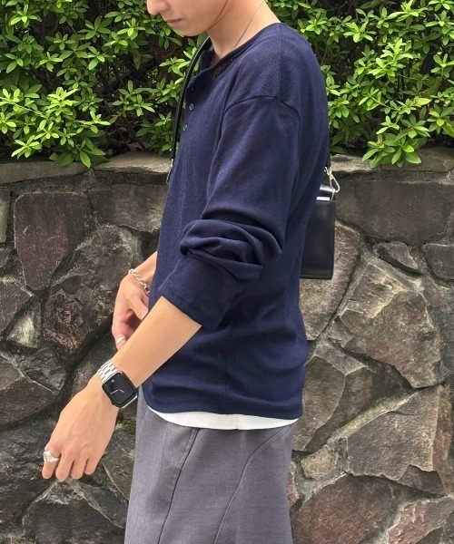 Chikashitsu +(チカシツプラス)の「【Chikashitsu +】sheer henley long sleeve tee / 【チカシツプラス】シアーヘンリーネック長袖Tシャツ<着用動画あり>(Tシャツ/カットソー・メンズ・ネイビー/ベージュ/アイボリー/ブラック・ONE SIZE)」の19枚目の写真