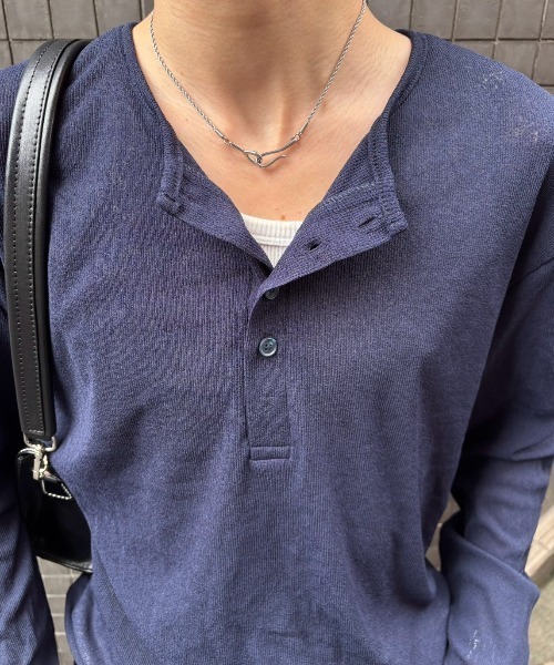 Chikashitsu +(チカシツプラス)の「【Chikashitsu +】sheer henley long sleeve tee / 【チカシツプラス】シアーヘンリーネック長袖Tシャツ<着用動画あり>(Tシャツ/カットソー・メンズ・ネイビー/ベージュ/アイボリー/ブラック・ONE SIZE)」の5枚目の写真