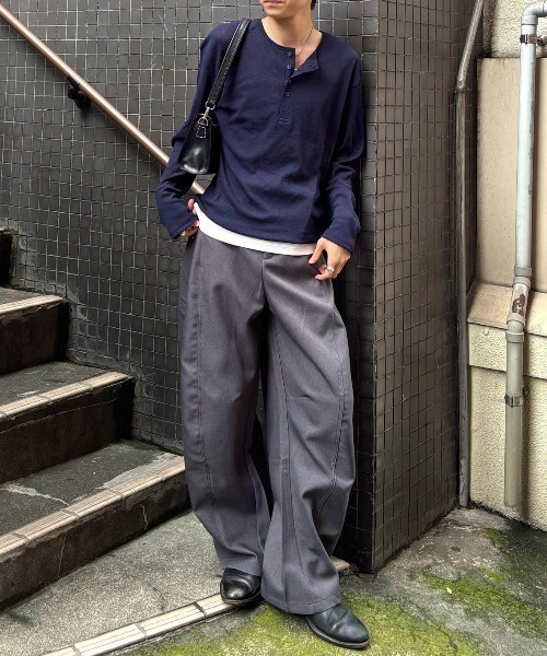 Chikashitsu +(チカシツプラス)の「【Chikashitsu +】sheer henley long sleeve tee / 【チカシツプラス】シアーヘンリーネック長袖Tシャツ<着用動画あり>(Tシャツ/カットソー・メンズ・ネイビー/ベージュ/アイボリー/ブラック・ONE SIZE)」の9枚目の写真