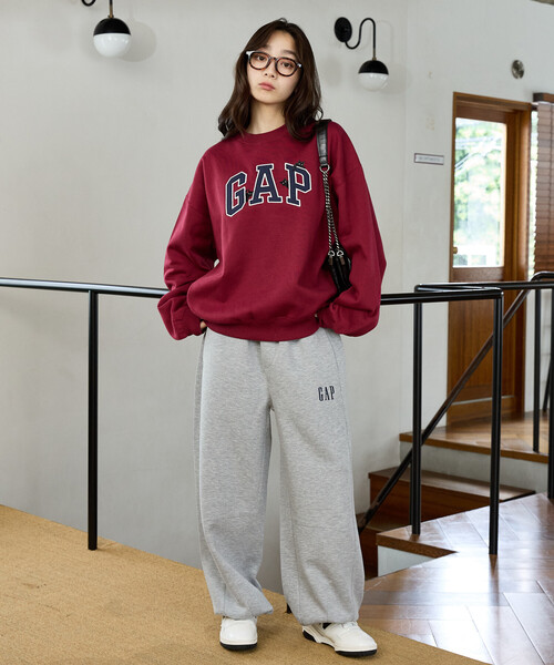 GAP(ギャップ)の「PUBLUX × GAP/ギャップ 別注 アーチロゴ ×キャット 裏起毛 スウェット 限定展開(スウェット・メンズ・ライトグレー/ブラウン/ボルドー/サックスブルー・MEDIUM/LARGE/SMALL)」の7枚目の写真