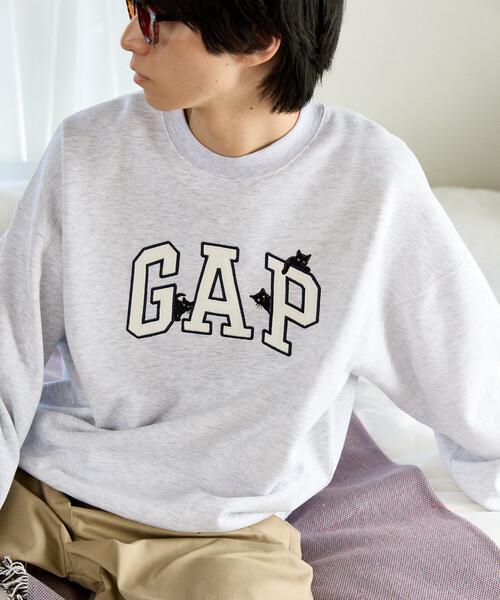 GAP(ギャップ)の「PUBLUX × GAP/ギャップ 別注 アーチロゴ ×キャット 裏起毛 スウェット 限定展開(スウェット・メンズ・ライトグレー/ブラウン/ボルドー/サックスブルー・MEDIUM/LARGE/SMALL)」の13枚目の写真