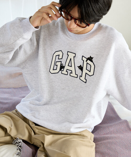 GAP(ギャップ)の「PUBLUX × GAP/ギャップ 別注 アーチロゴ ×キャット 裏起毛 スウェット 限定展開(スウェット・メンズ・ライトグレー/ブラウン/ボルドー/サックスブルー・MEDIUM/LARGE/SMALL)」の19枚目の写真