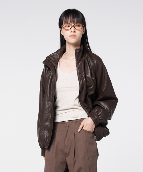 320SHOWROOM(320ショールーム)の「シャーリングファネルネックフェイクレザーブルゾン ブラウン(ライダースジャケット・レディース・ブラウン・FREE)」の5枚目の写真