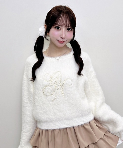 INGNI(イング)の「イニシャルビジューロゴフェザーニット(ニット/セーター・レディース・チャコールグレー/ベージュ/アイボリー/ピンク・M)」の7枚目の写真