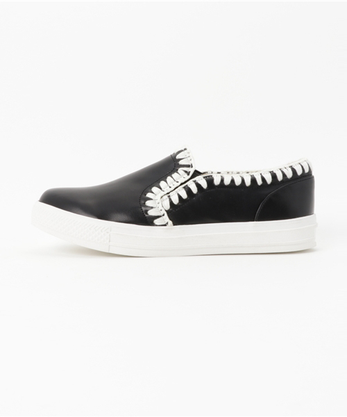 POU DOU DOU(プードゥドゥ)の「ハマグリステッチボアスリッポン(スリッポン・レディース・アイボリー/ブラック・4/3)」の3枚目の写真