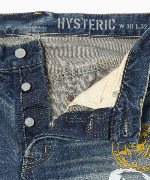 HYSTERIC GLAMOUR（ヒステリックグラマー）の「SP加工COLLAGE pt SデニムスリムストレートPT（デニムパンツ・メンズ・インディゴブルー・28inch/29inch/30inch/31inch/32inch/34inch）」の2枚目の写真