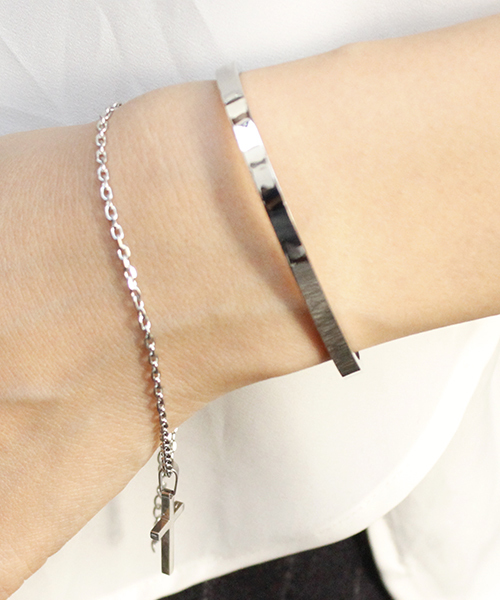 YArKA（ヤーカ）の「【YArKA / ヤーカ】stainless plane bangle1/ステンレスプレーンバングル1（バングル/リストバンド・メンズ・シルバー/ブラック/ゴールド・FREE）」の3枚目の写真