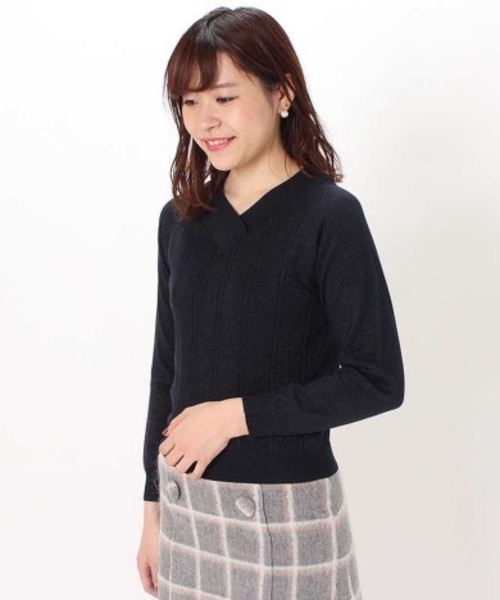 ASTORIA ODIER(アストリアオディール)の「ラメVネックニット(ニット/セーター・レディース・ブラック/サックスブルー/ネイビー/ピンク/ベージュ/ホワイト・MEDIUM/LARGE/SMALL)」の4枚目の写真