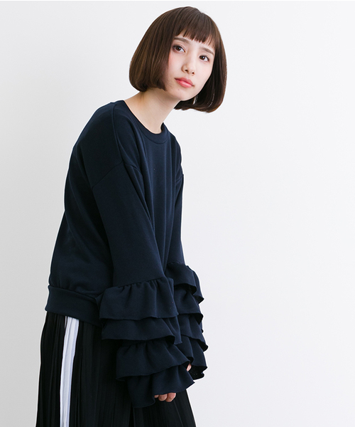 MERLOT(メルロー)の「フリルティアード袖トップス583-9527(スウェット・レディース・グレー/アイボリー/ネイビー/ピンク・FREE)」の1枚目の写真