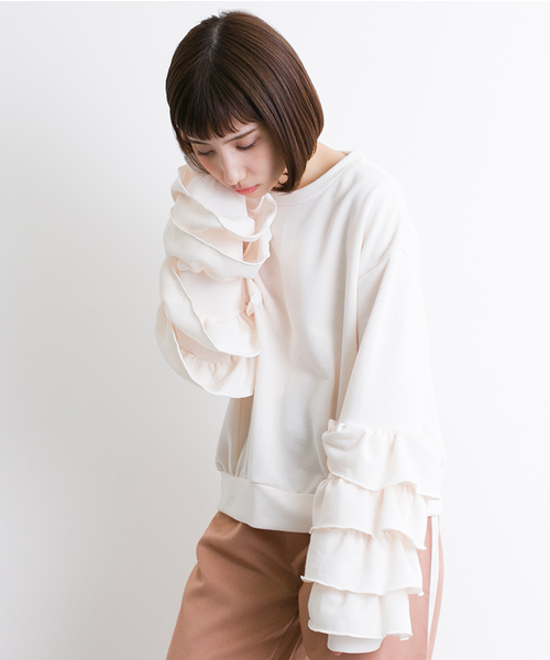 MERLOT(メルロー)の「フリルティアード袖トップス583-9527(スウェット・レディース・グレー/アイボリー/ネイビー/ピンク・FREE)」の2枚目の写真