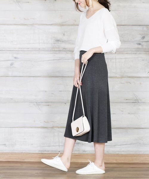 reca（レカ）の「ウエストゴムで楽々☆ミモレ丈スウェットフレアスカート（スカート・レディース・ブラック/ダークグレー・FREE）」の16枚目の写真