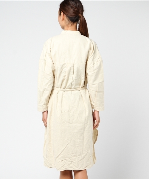 MERLOT（メルロー）の「ウエストベルトバンドカラーシャツワンピース1234（シャツワンピース・レディース・ベージュ/グリーン/レッド/キャメル/ブラック・FREE）」の21枚目の写真