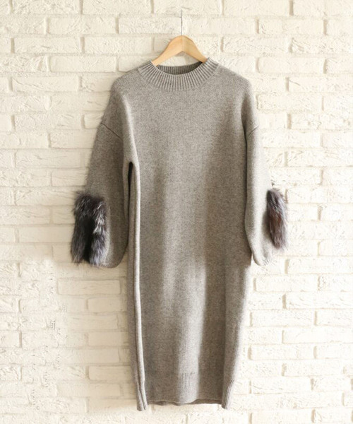 cawaii(カワイイ)の「目を惹く袖元。 リュクスなファーのニットワンピース(ワンピース・レディース・グレー・FREE)」の2枚目の写真