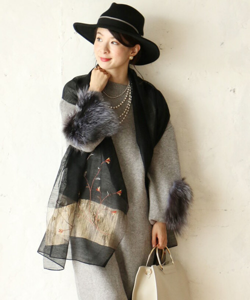 cawaii(カワイイ)の「目を惹く袖元。 リュクスなファーのニットワンピース(ワンピース・レディース・グレー・FREE)」の3枚目の写真