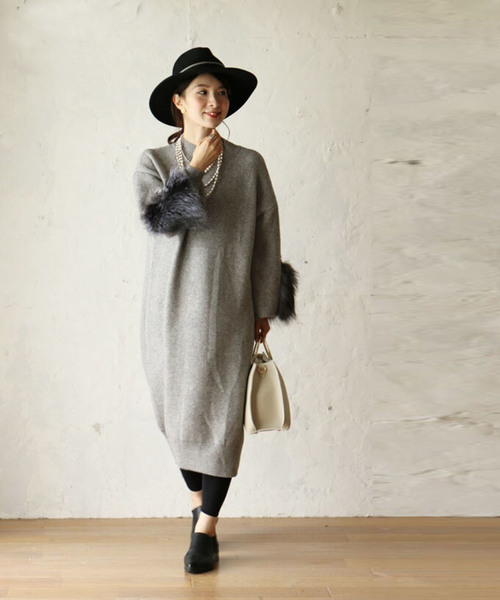cawaii(カワイイ)の「目を惹く袖元。 リュクスなファーのニットワンピース(ワンピース・レディース・グレー・FREE)」の4枚目の写真