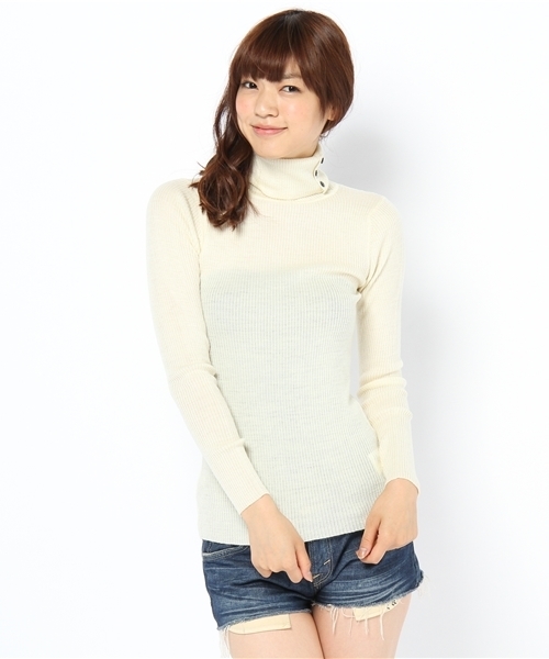 coen（コーエン）の「【InRed/リンネル掲載】ウォッシャブルウールタートルネックセーター（ニット/セーター・レディース・オフホワイト/ブラック/グレー/ナチュラル/ベージュ/レッド/ロイヤルブルー/ネイビー・MEDIUM/LARGE）」の2枚目の写真