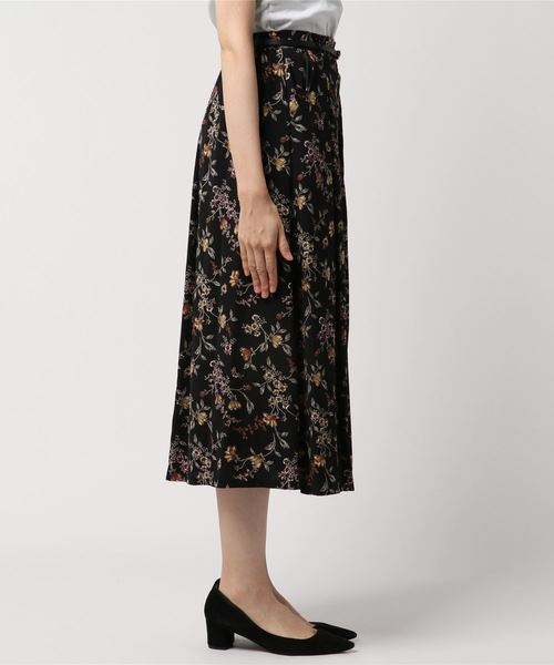 archives（アルシーヴ）の「前釦中花柄タックスカート（スカート・レディース・ブラック/ベージュ/グリーン・MEDIUM）」の4枚目の写真